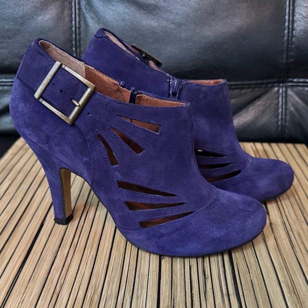 Steve Madden Purple Suede Cutout Booties 7 Made in Spain